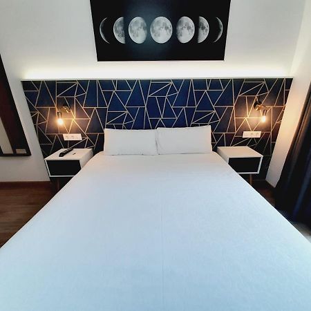 Hostal Laia By Gaiarooms Барселона Экстерьер фото