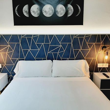 Hostal Laia By Gaiarooms Барселона Экстерьер фото