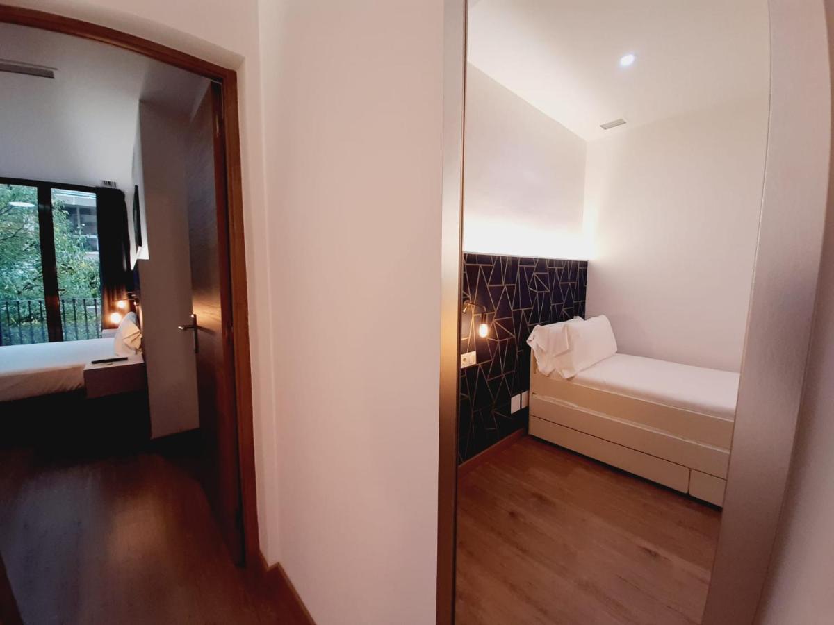 Hostal Laia By Gaiarooms Барселона Экстерьер фото