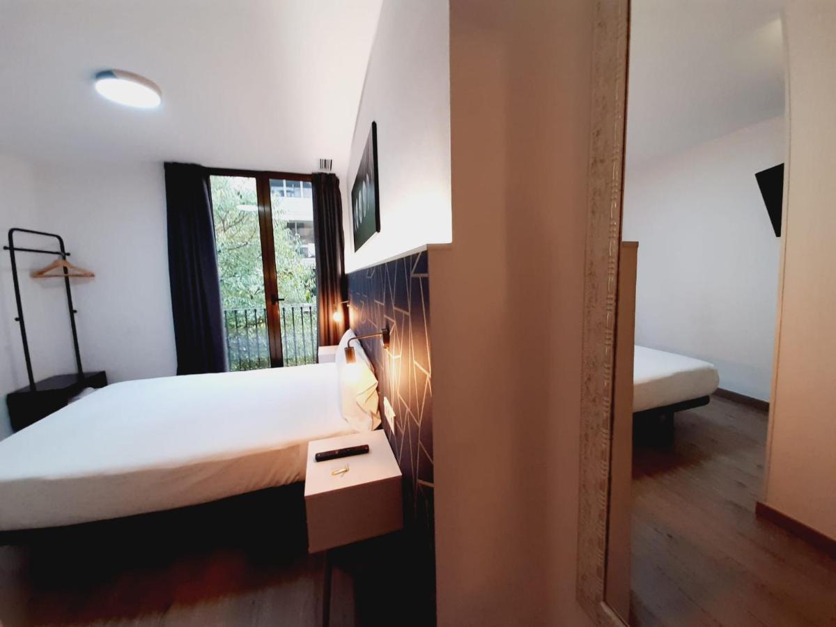 Hostal Laia By Gaiarooms Барселона Экстерьер фото