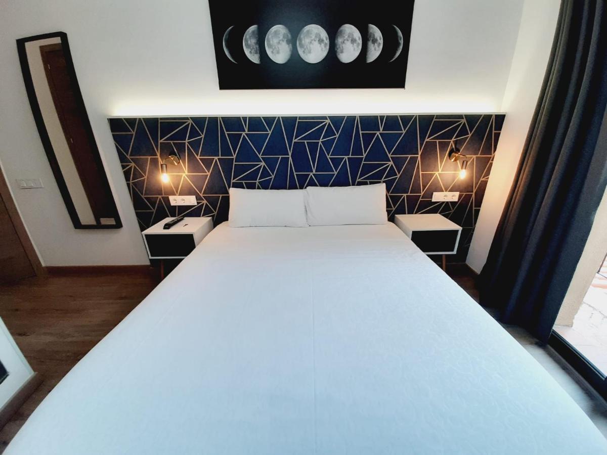 Hostal Laia By Gaiarooms Барселона Экстерьер фото