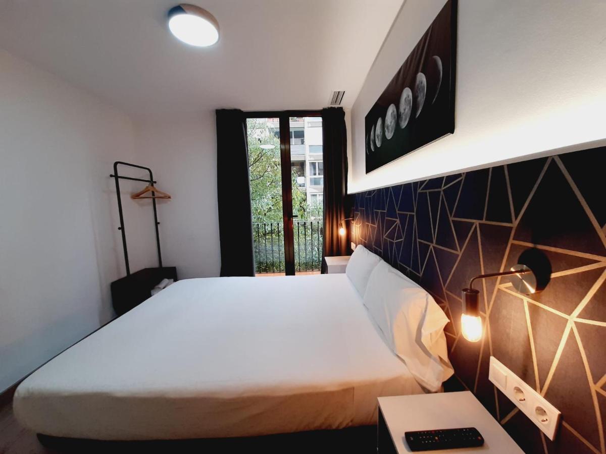 Hostal Laia By Gaiarooms Барселона Экстерьер фото