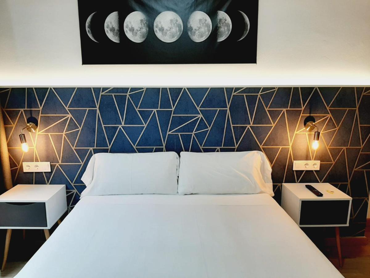 Hostal Laia By Gaiarooms Барселона Экстерьер фото