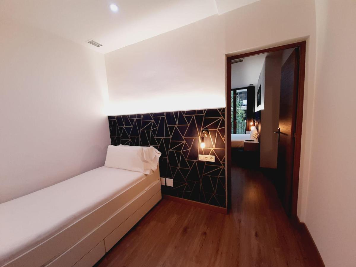 Hostal Laia By Gaiarooms Барселона Экстерьер фото